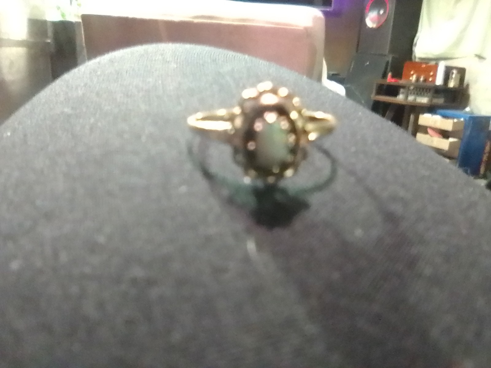 10k gold ring w opal