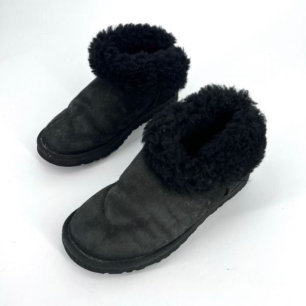 Ugg low boots mini Bailey boots size 7.5