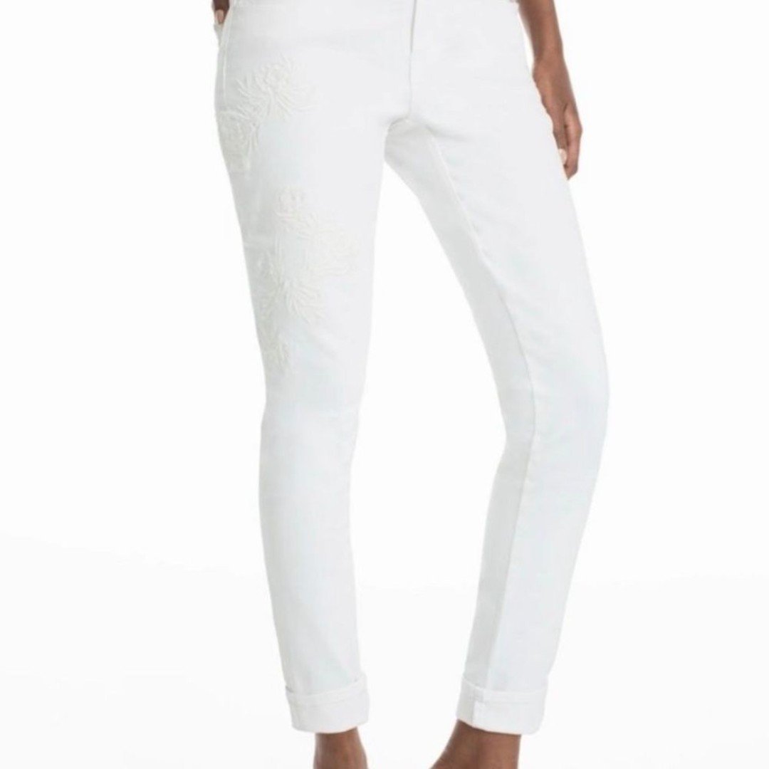 White House Black Market Size 6 The Skinny Crop Jeans White Floral Embroidered