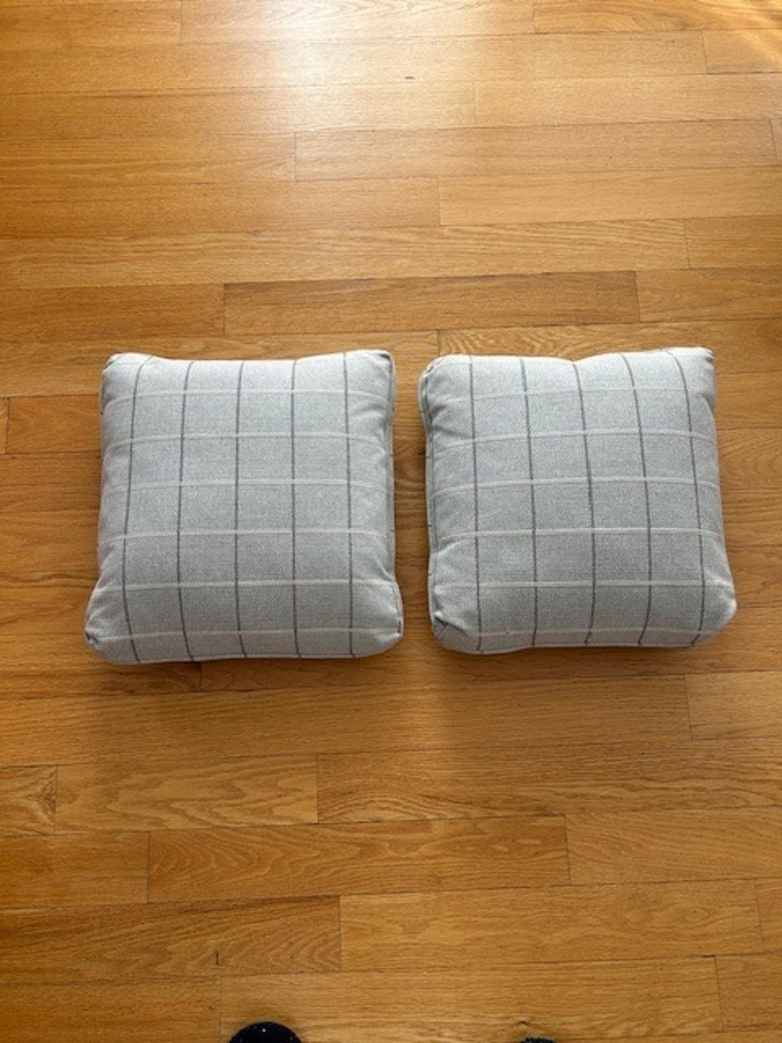 Pair of Ethan Allen pillows like new