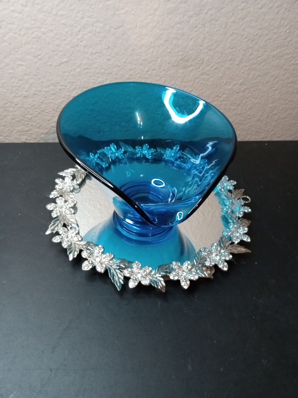 EXQUISITE MCM Viking Bluenique 6 Lipped Bon Bon Bowl
