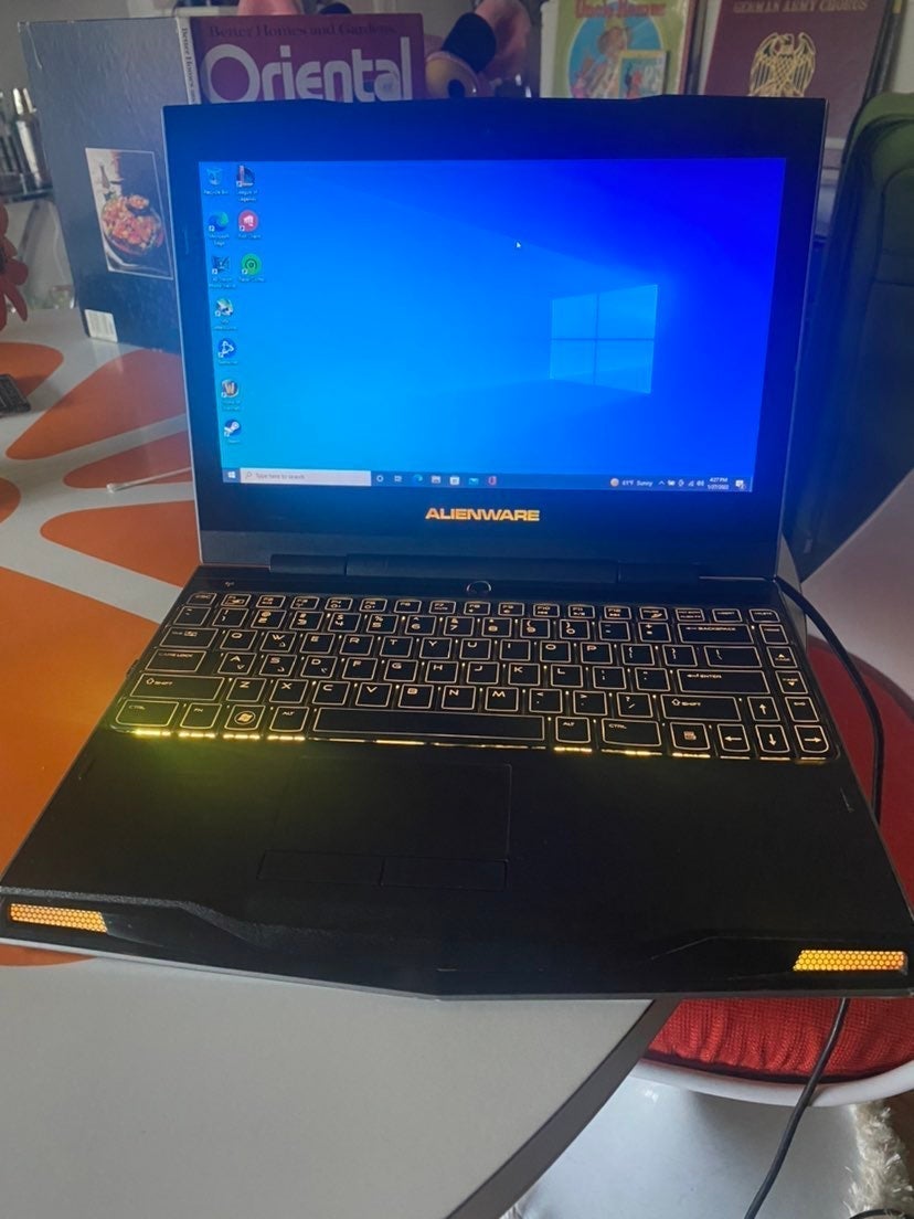 Alienwear M11XR2 Gaming Laptop reasonable price