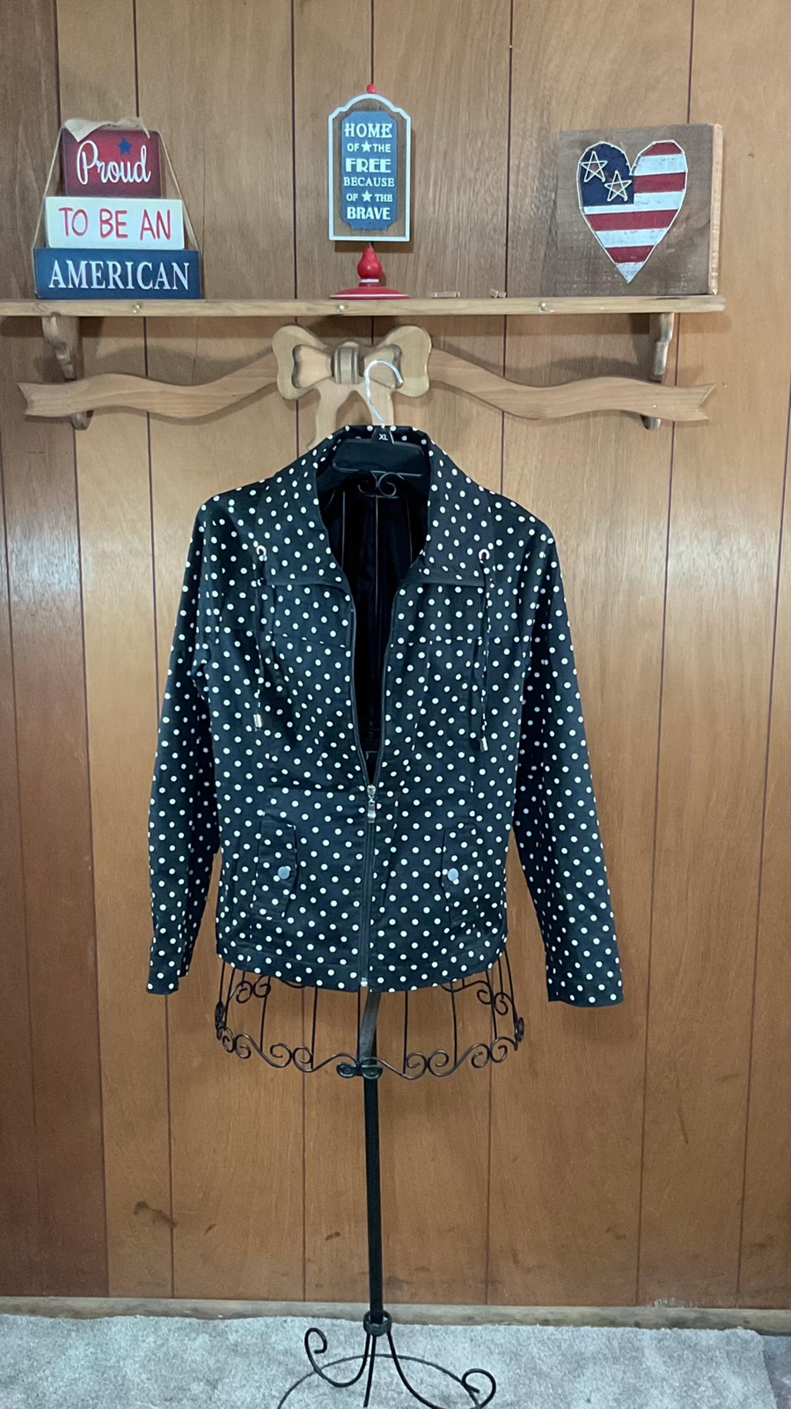 Women’s black & white jacket size PL by Studio Works