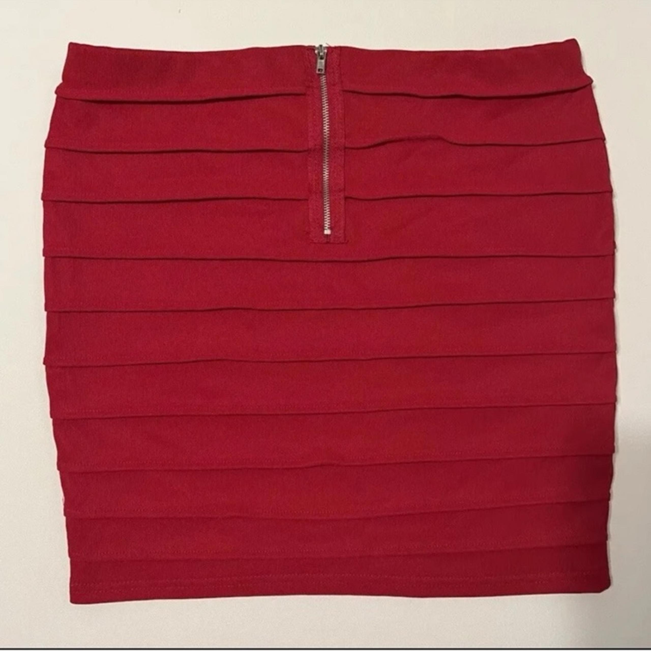 Red Papaya Pleated Short Bandage Mini Skirt Back Zip Womens Juniors Sz L
