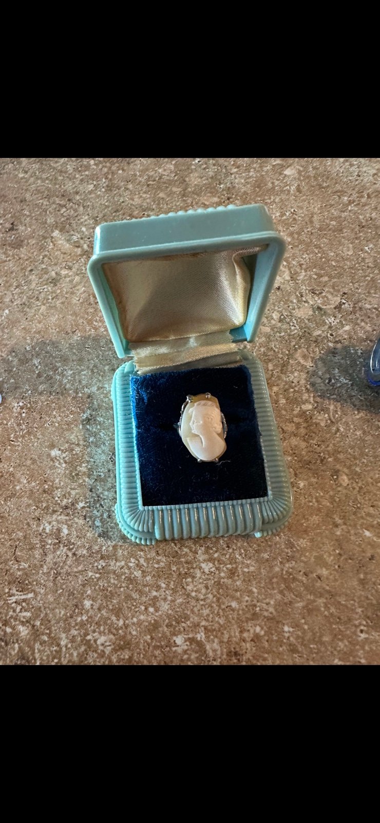 Cameo ring