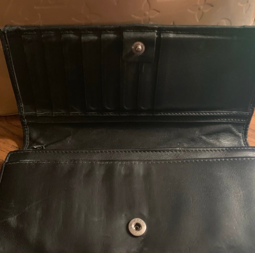 Black leather Gucci wallet