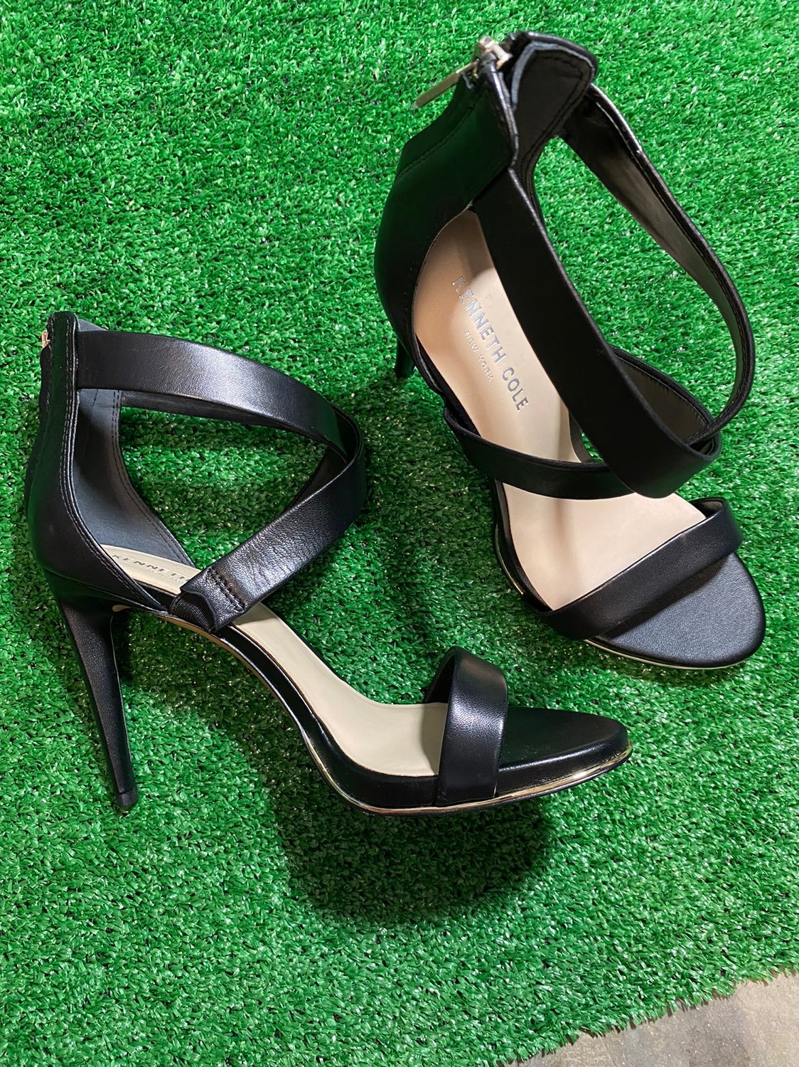 Kenneth Cole leather cross strap sandals