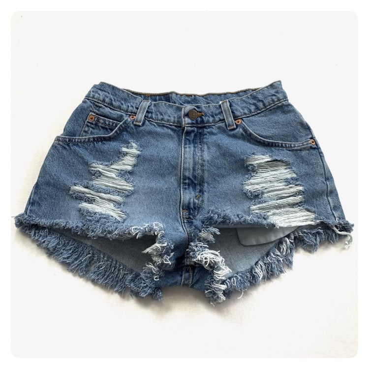 LEVI'S Cutoffs Waist 28-29 Size 6-8 289R