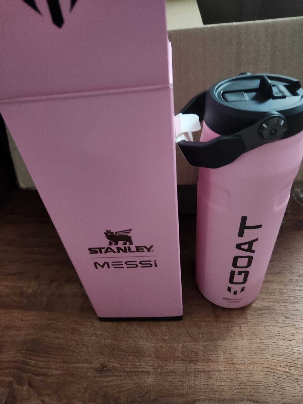 Stanley messi goat 24 oz. IceFlow Flip Straw 2.0 Bottle