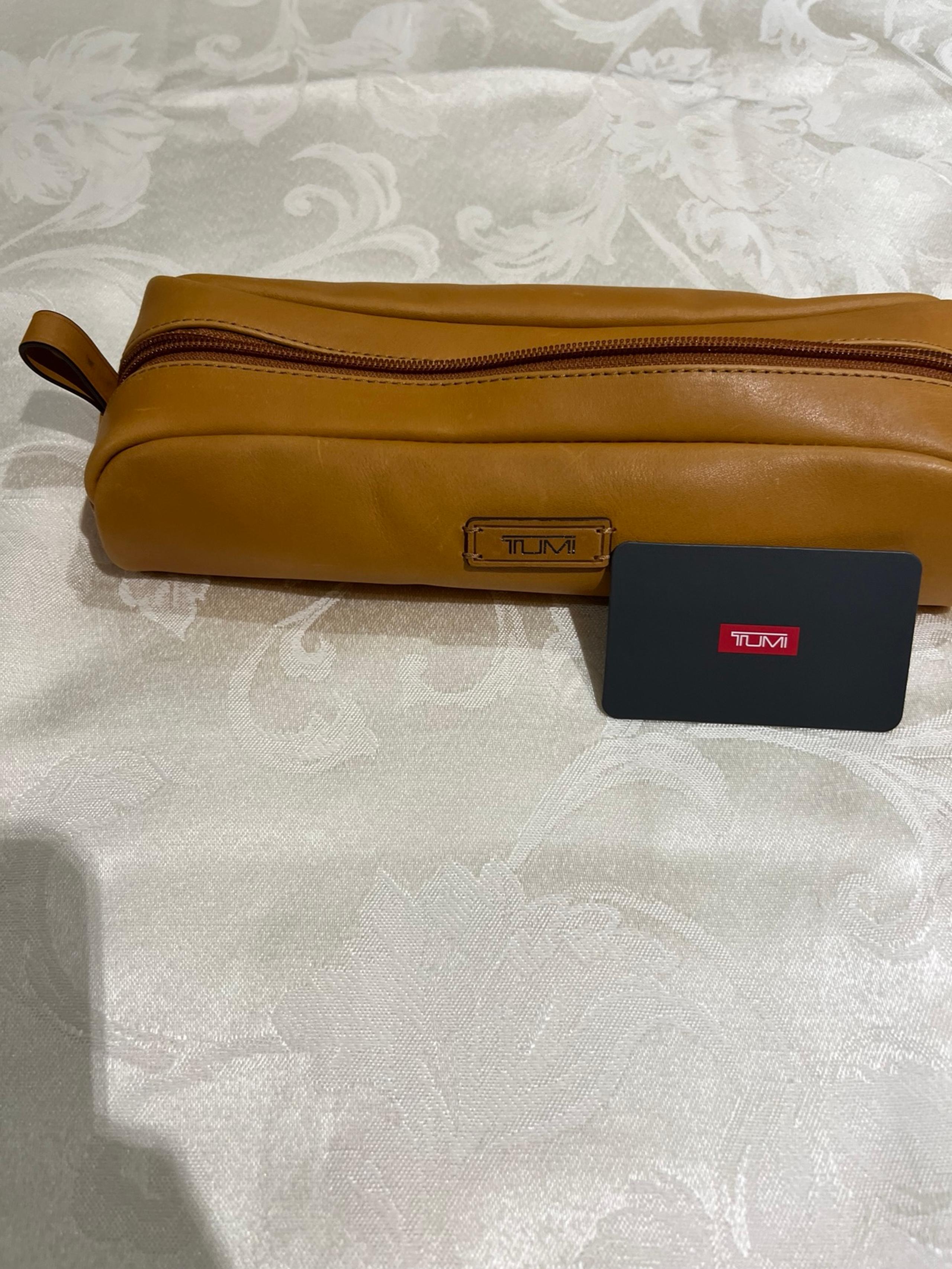 Tumi accessories necessities travel pouch leather tan zipper sz 2x4x10in