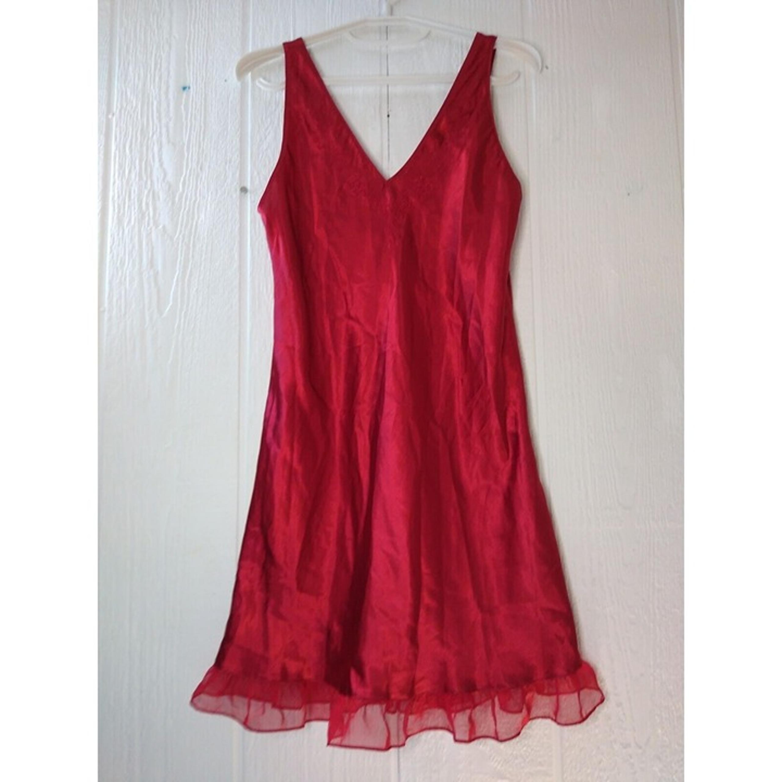 Cinema Etoile Nightie Womens M Red Negligee V Neck Embroidered Ruffle Chemise