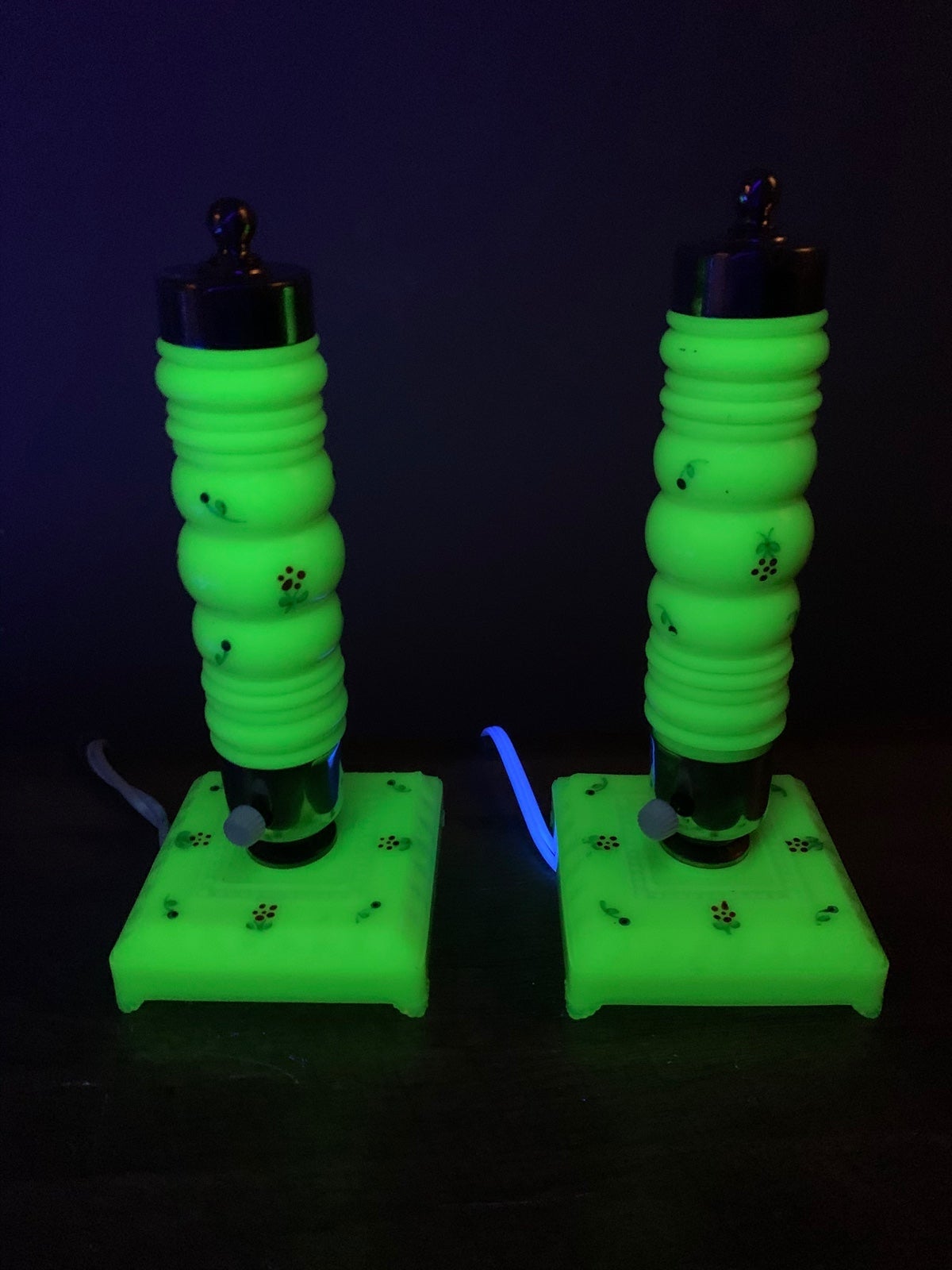 Pair Art Deco Uranium Glass Boudoir Lamps Skyscraper Torpedo Rare
