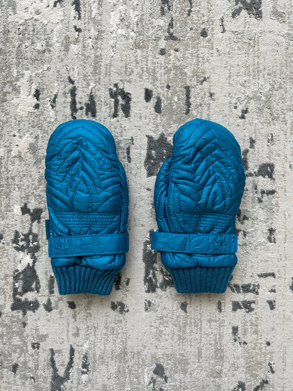 Y2K Adidas Mittens M