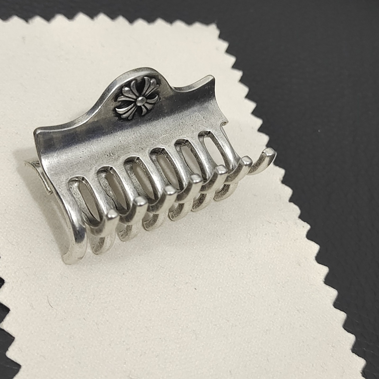 Silver metal cross bobby pin Silver metal cross bobby pin