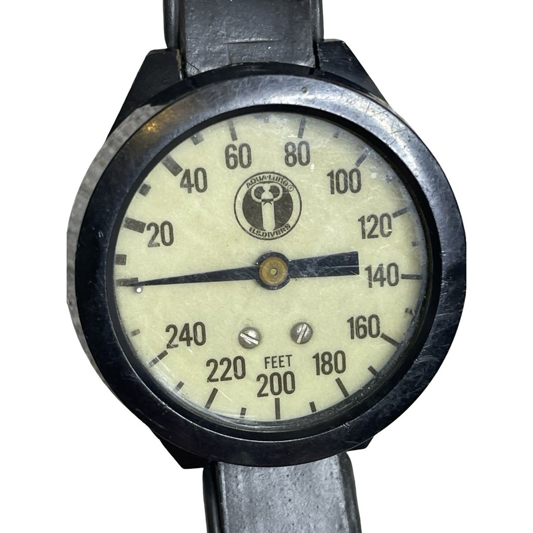 Vintage US Divers Aqua Lung Aqualung 250 Foot Depth Gauge Wrist Stainless Clasp