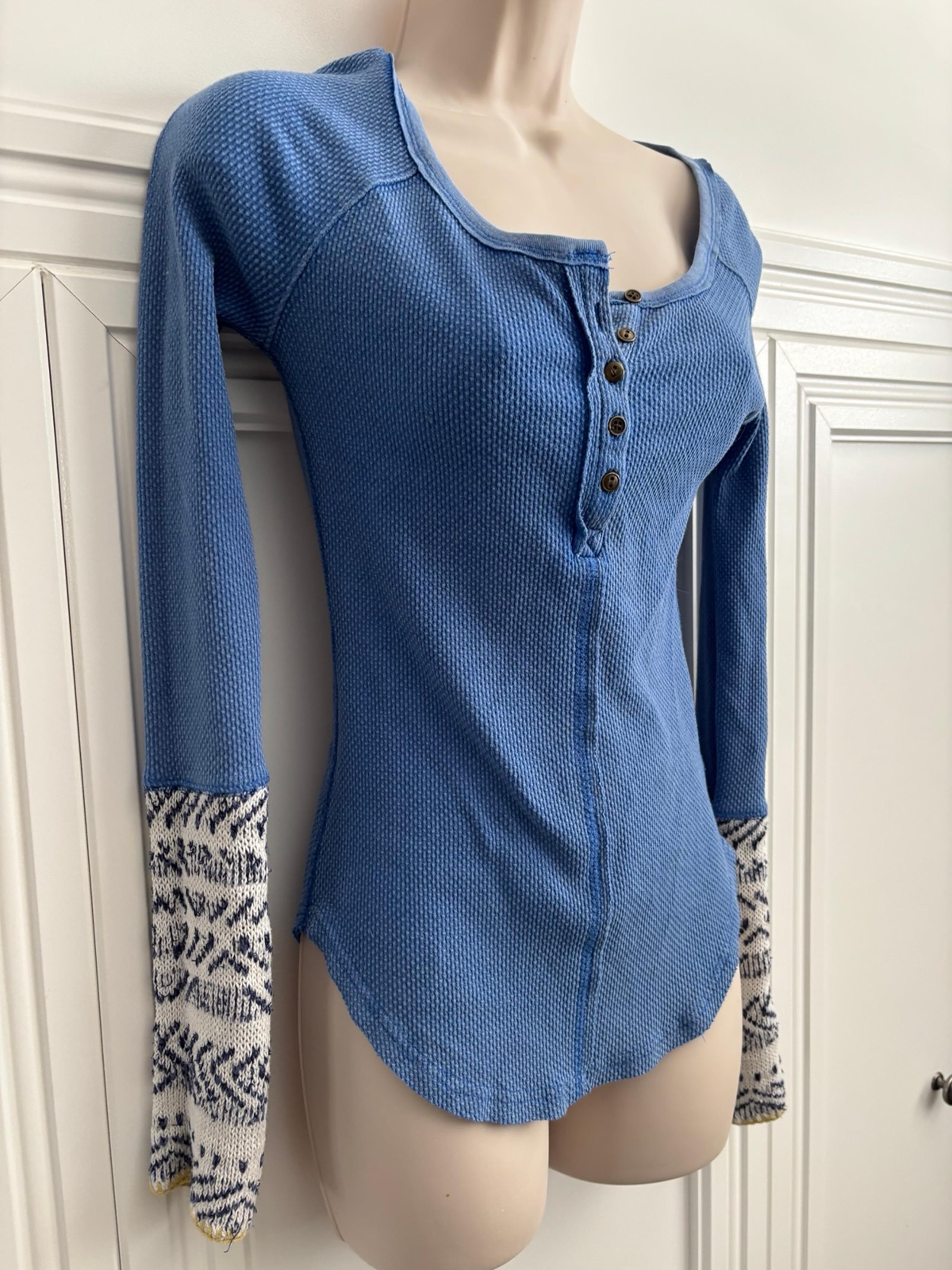 Free people thermal knit cliffs blue button waffle Henley top worn 2xs small
