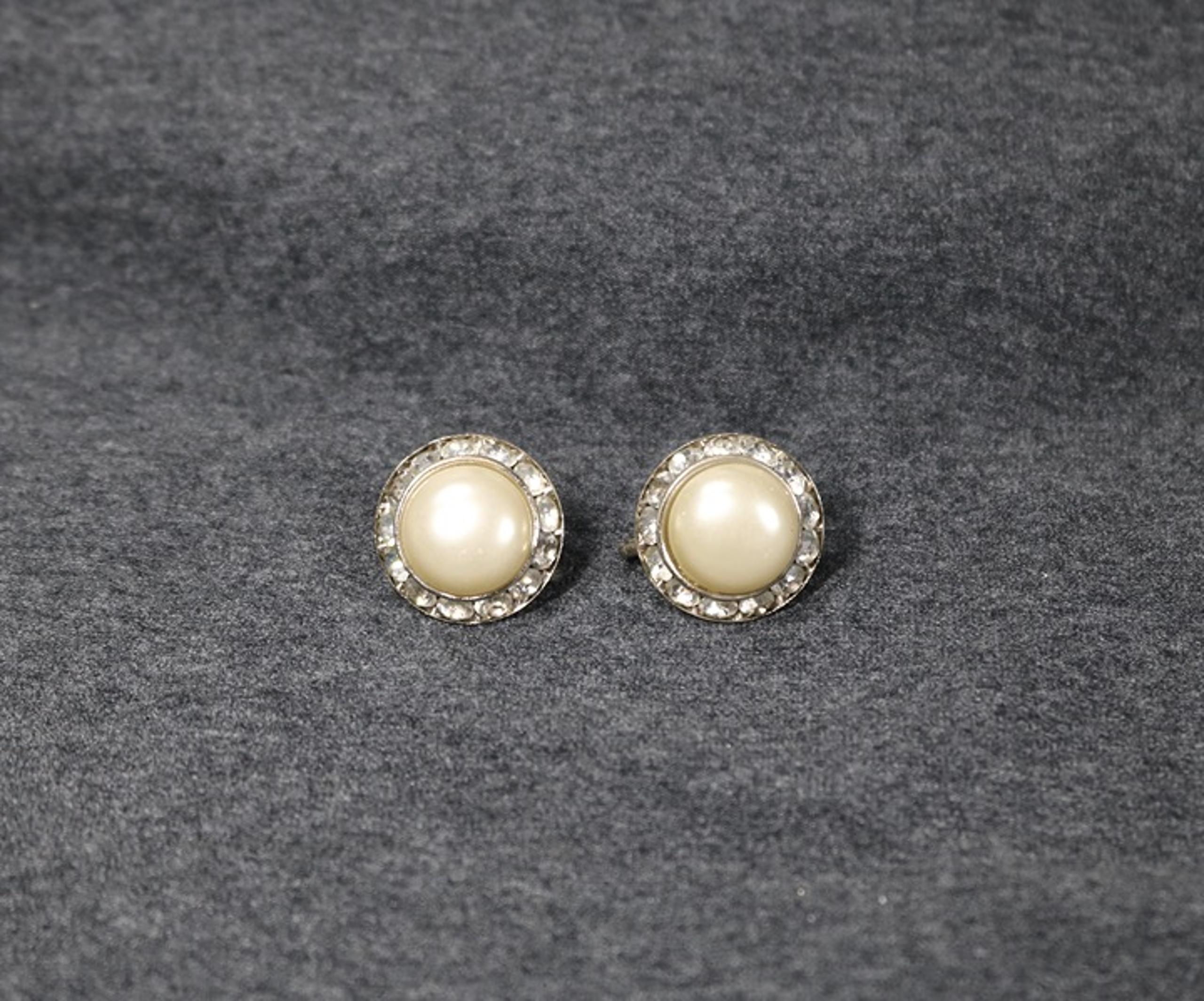 vintage costume jewelry coro faux pearl rhinestone screw back Earrings