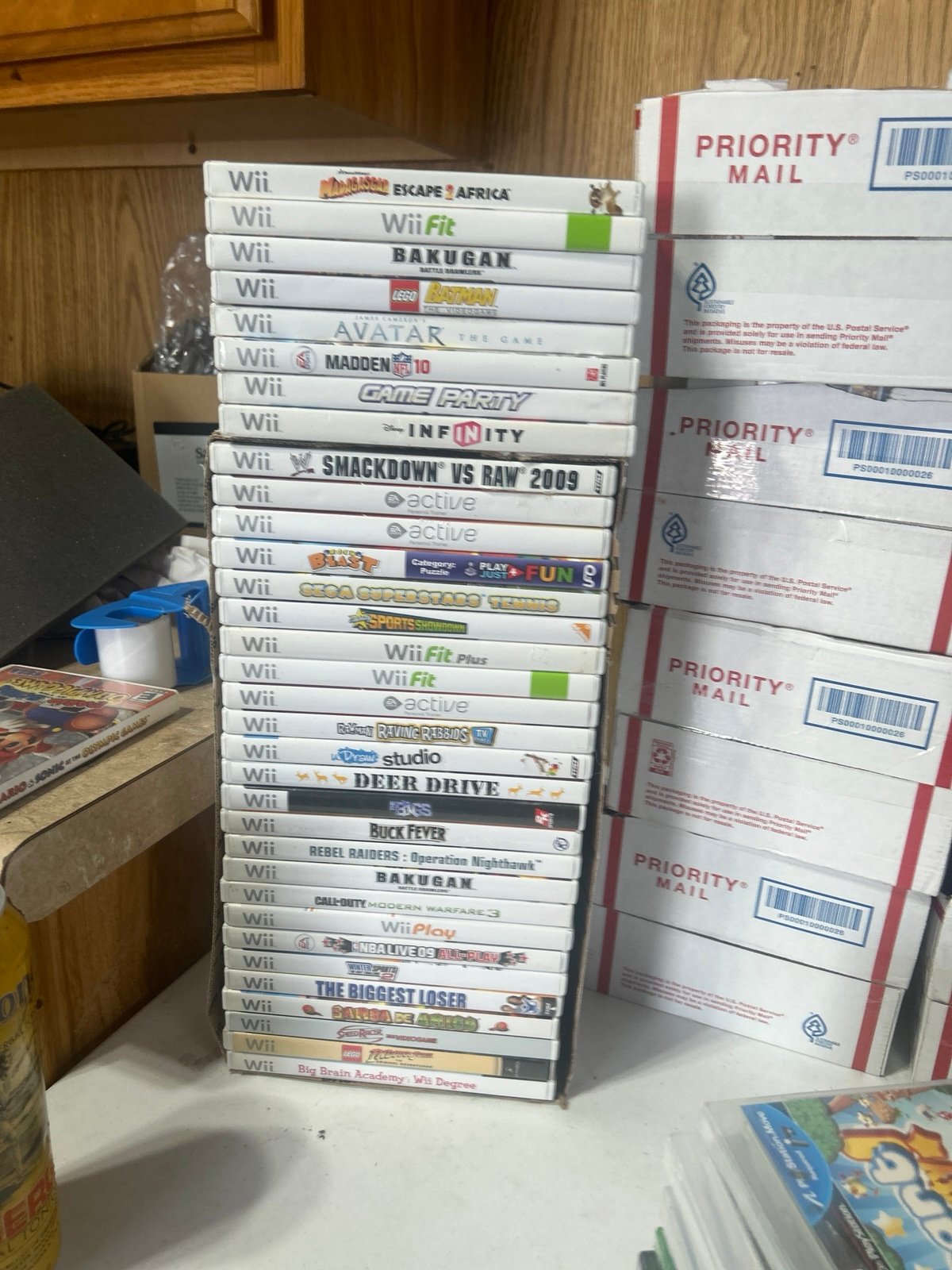 Lot of 33 Wii Games Mostly CIB Sega Superstars Bakugan WWE Call of Duty