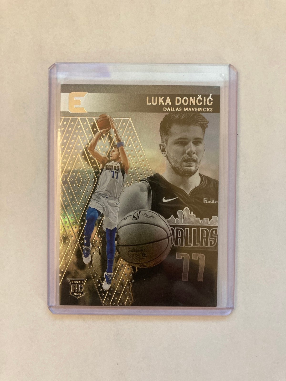 2018-19 Panini Chronicles Essentials Luka Doncic Rookie #214