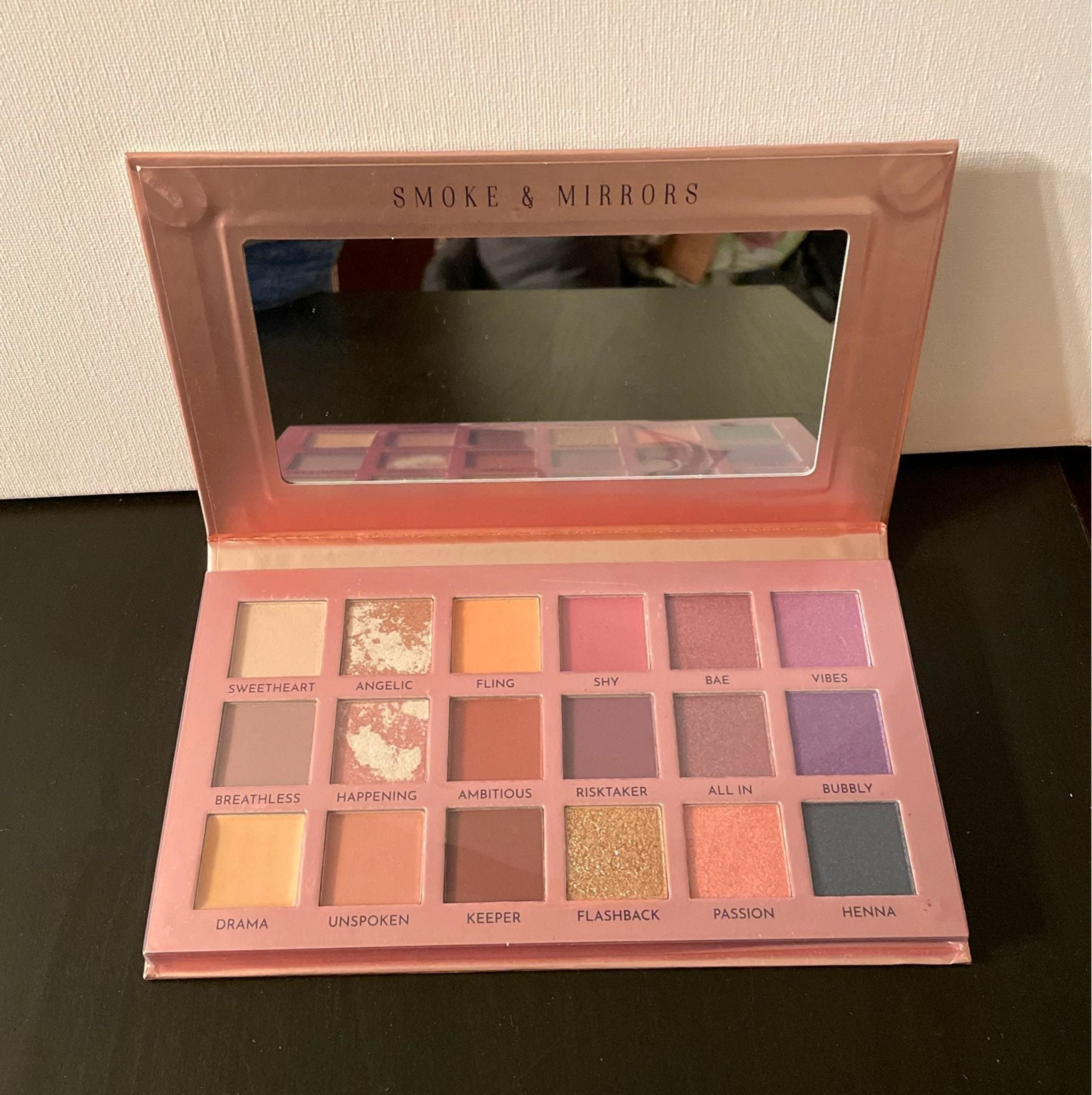 Smoke X Mirrors Cosmetics Pearl 18 pc eyeshadow palette