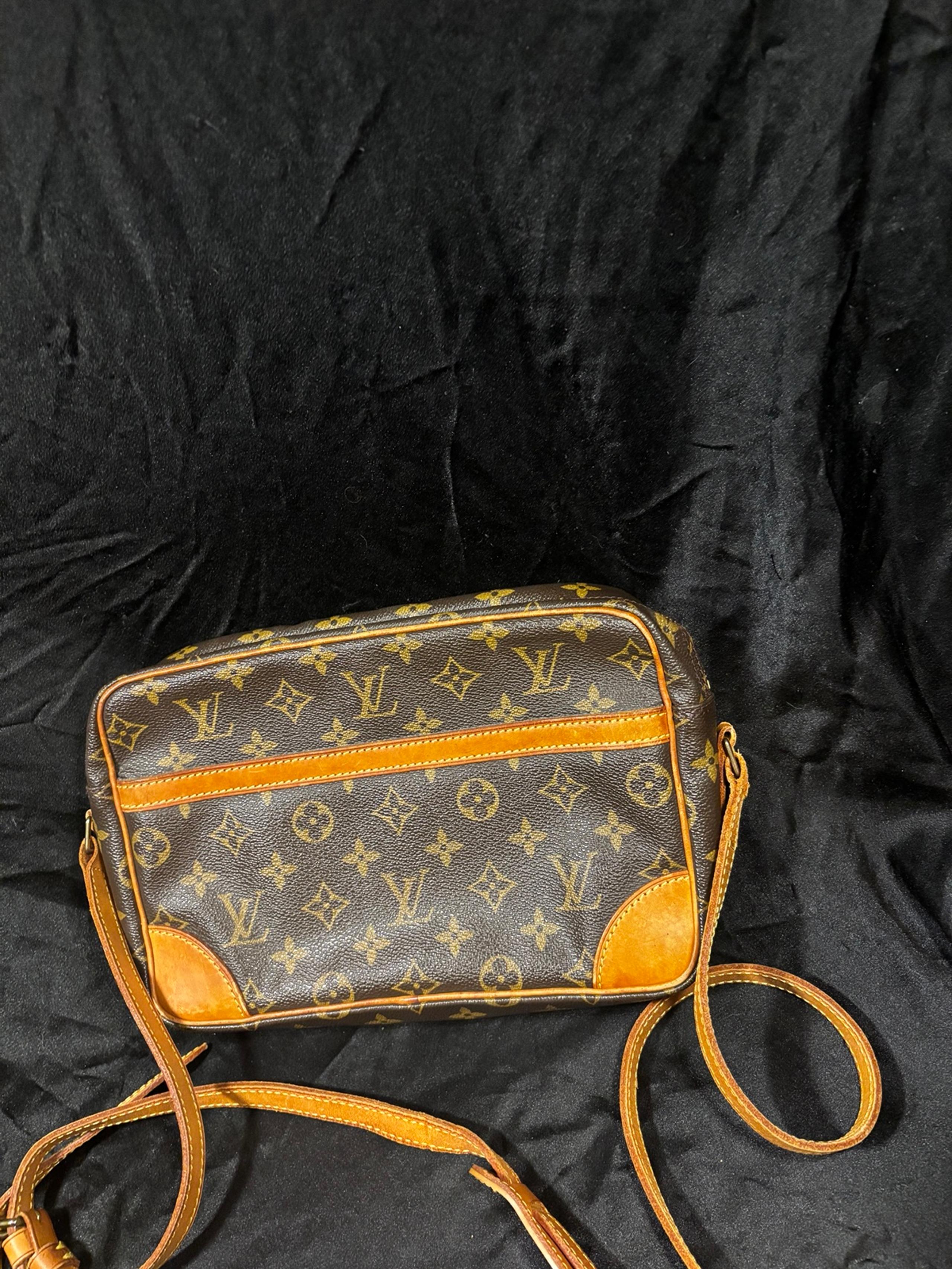 Louis Vuitton trocadero 30 crossbody bag