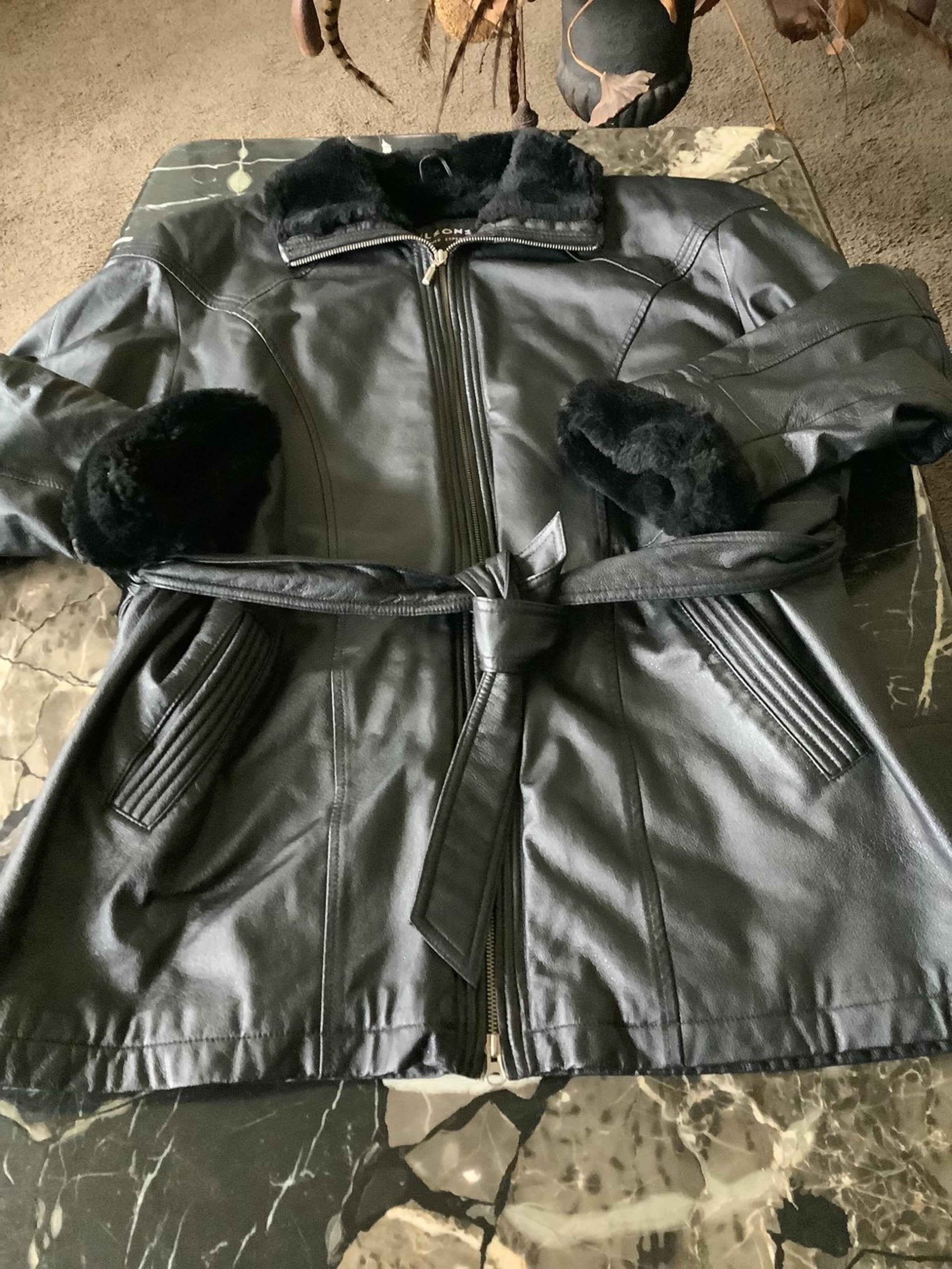 Y2k Wilsons black leather belted fur lined coat Size Xl