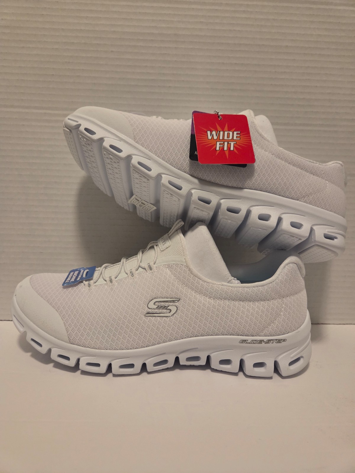 Skechers Women's Glide-Step-Pursuit Hands Free Slip-ins Sneaker