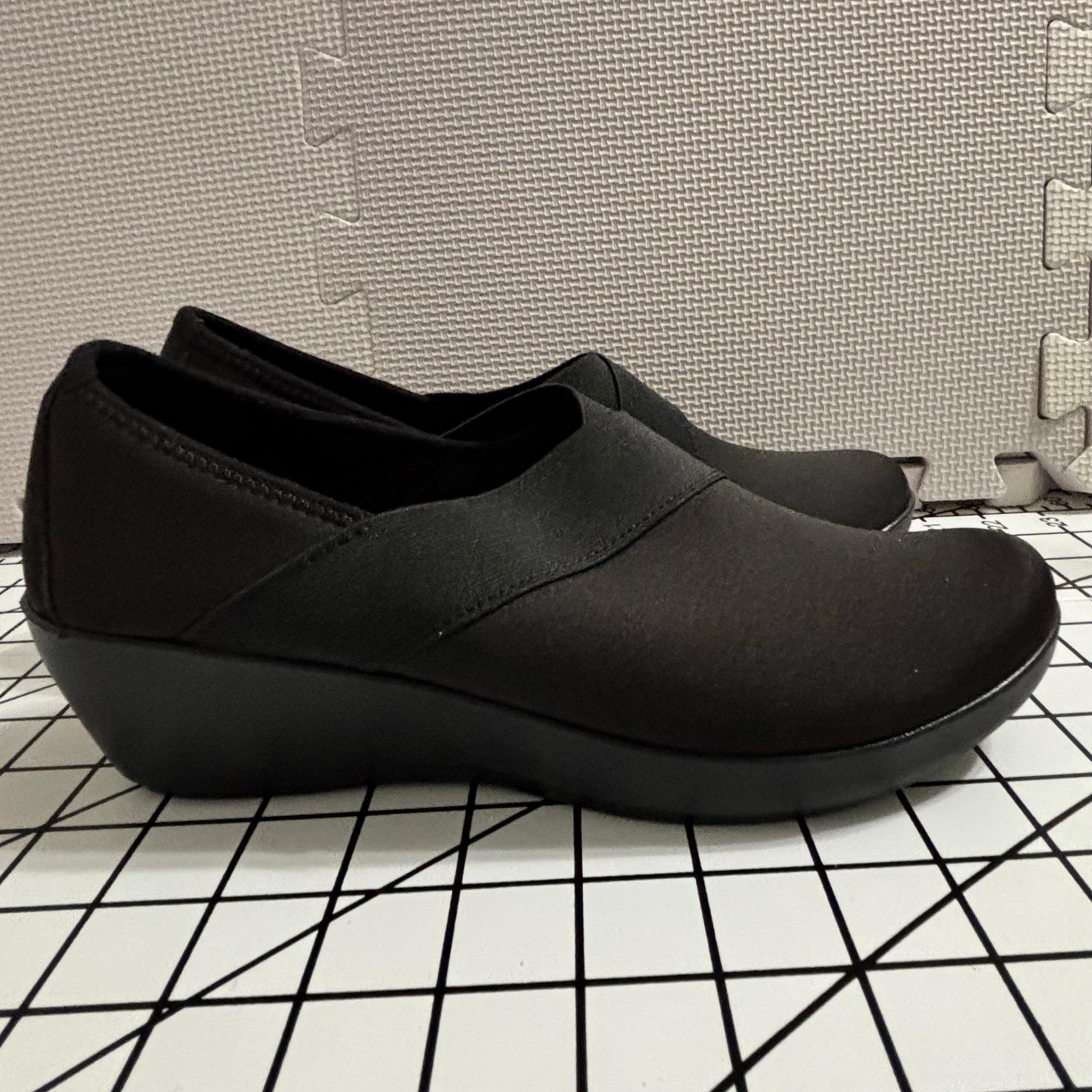 CROCS Womens Black Busy Day Stretch Duel Comfort Asymmetrical Wedge 202852 Sz 8