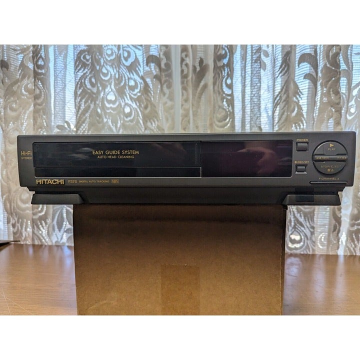 HITACHI VT-F370A VCR 4-HEAD VHS - FOR PARTS AND REPAIR ONLY - SEE DISCRIPTION