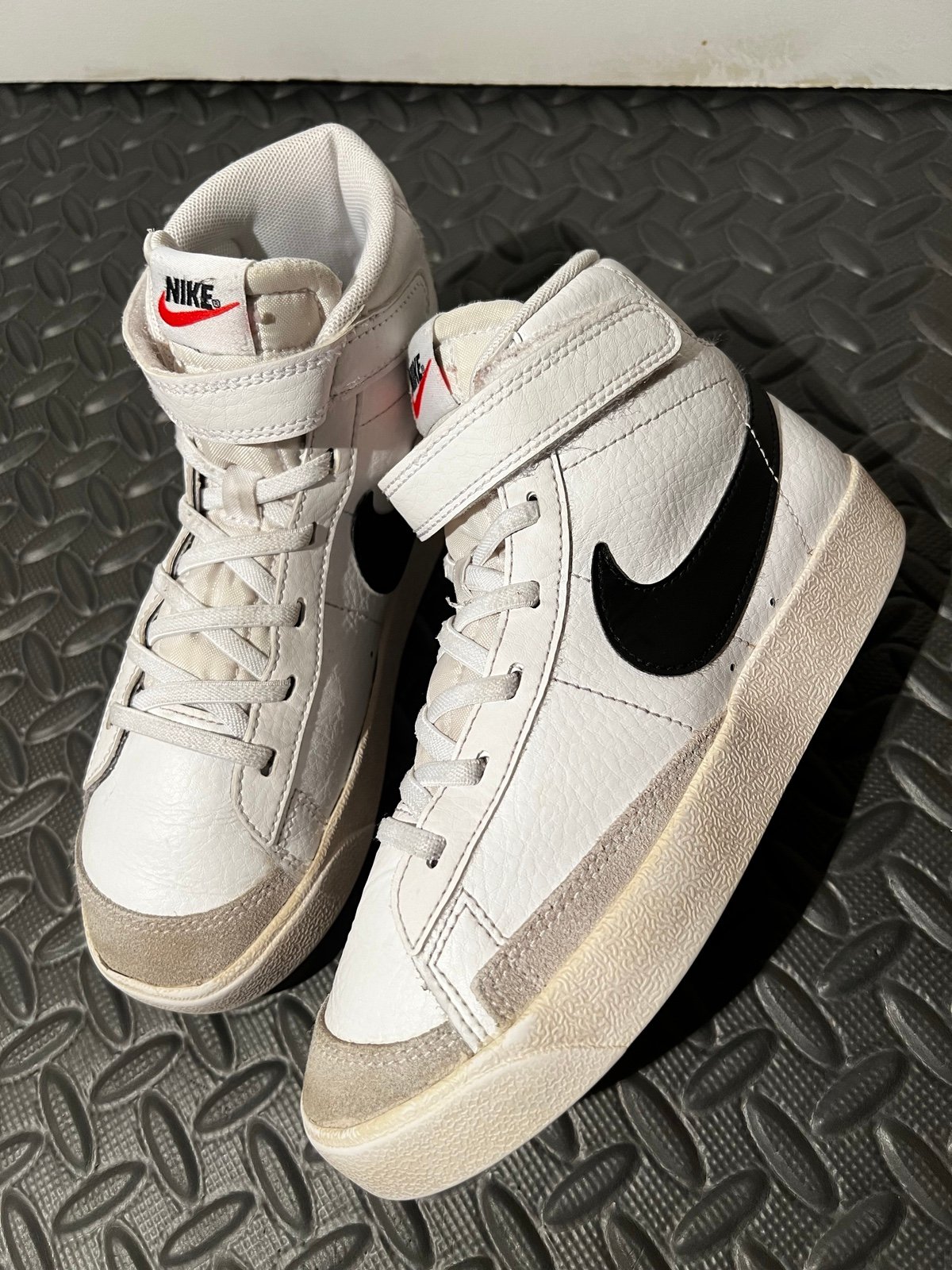 CLEAN Nike Blazer Mid 77 Strap Size 3Y Kids White Shoes