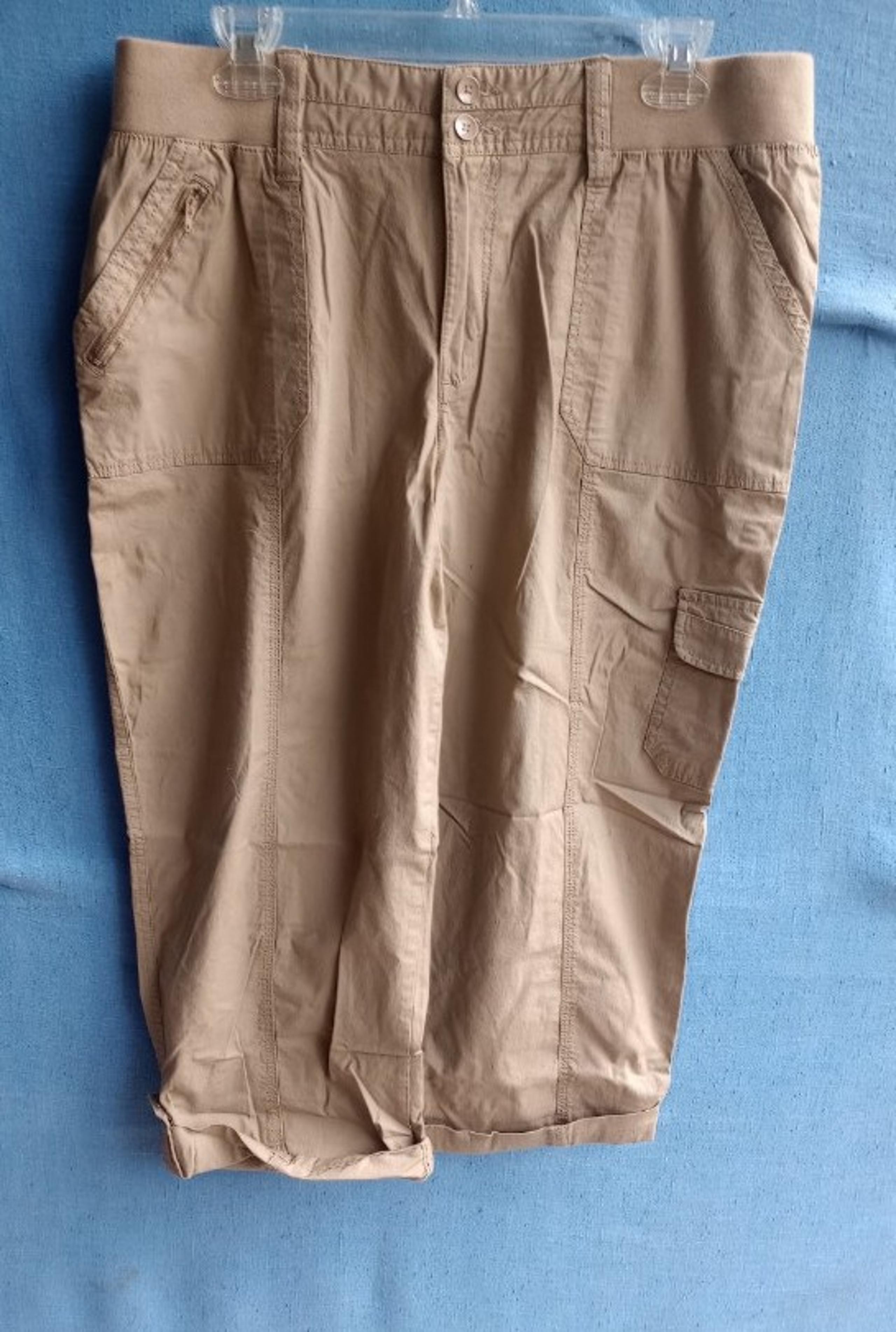 Cato Women's Size 14 Khaki Capri Pants N1