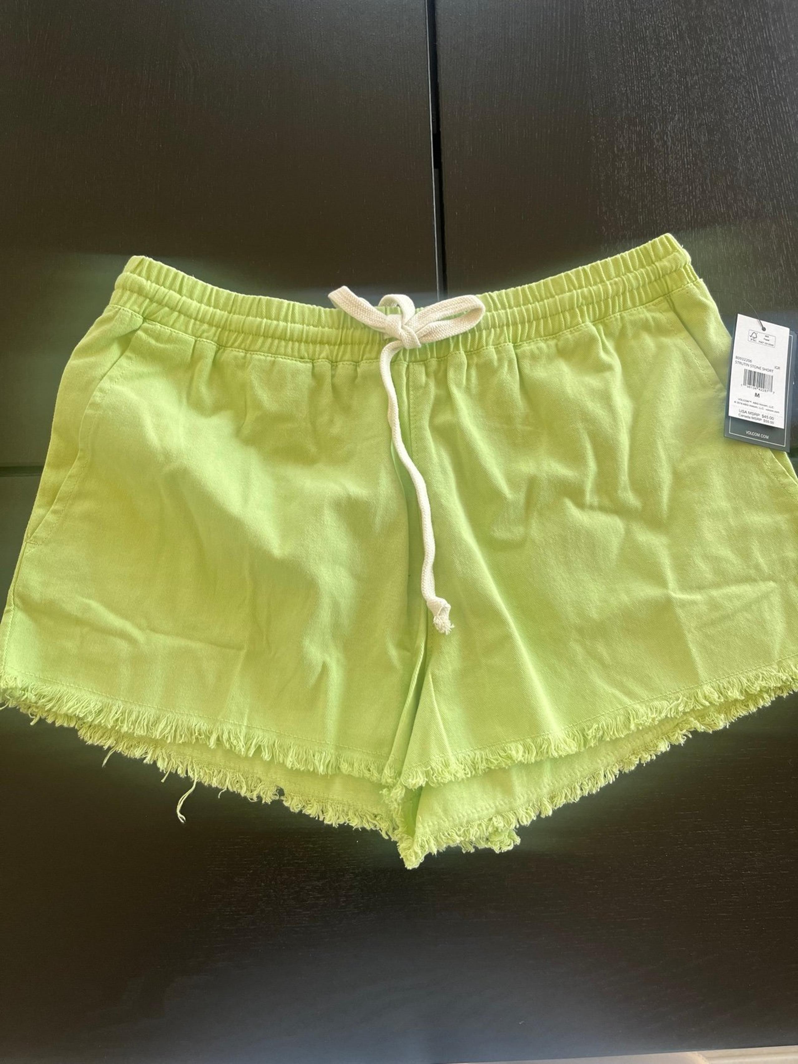 Brand New Women’s Volcom Shorts Size Medium