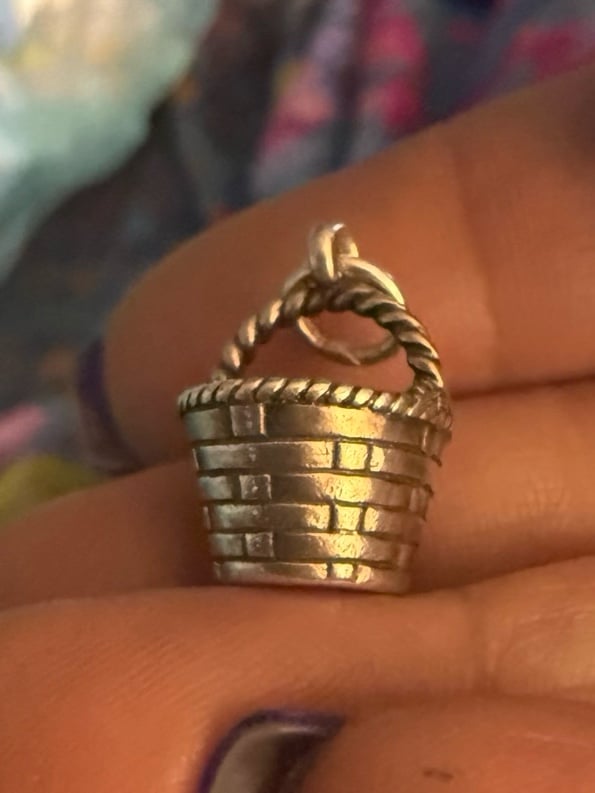 James Avery : Basket Charm