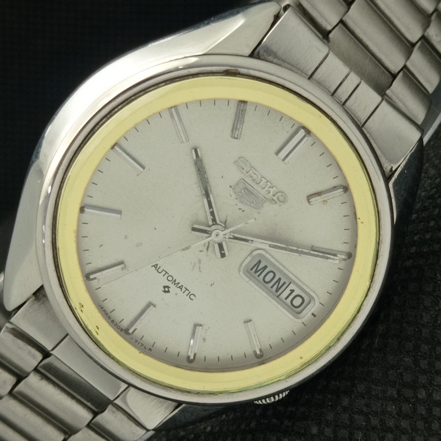 Vintage 1979 Seiko Automatic Mens Silver Watch W/daydate & Gold accents