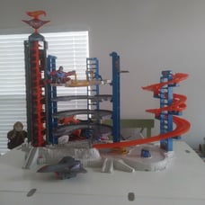 Hot Wheels ultimate race track ASK ME BEFORE PURCHASE BECAUSE OF SHIPPING