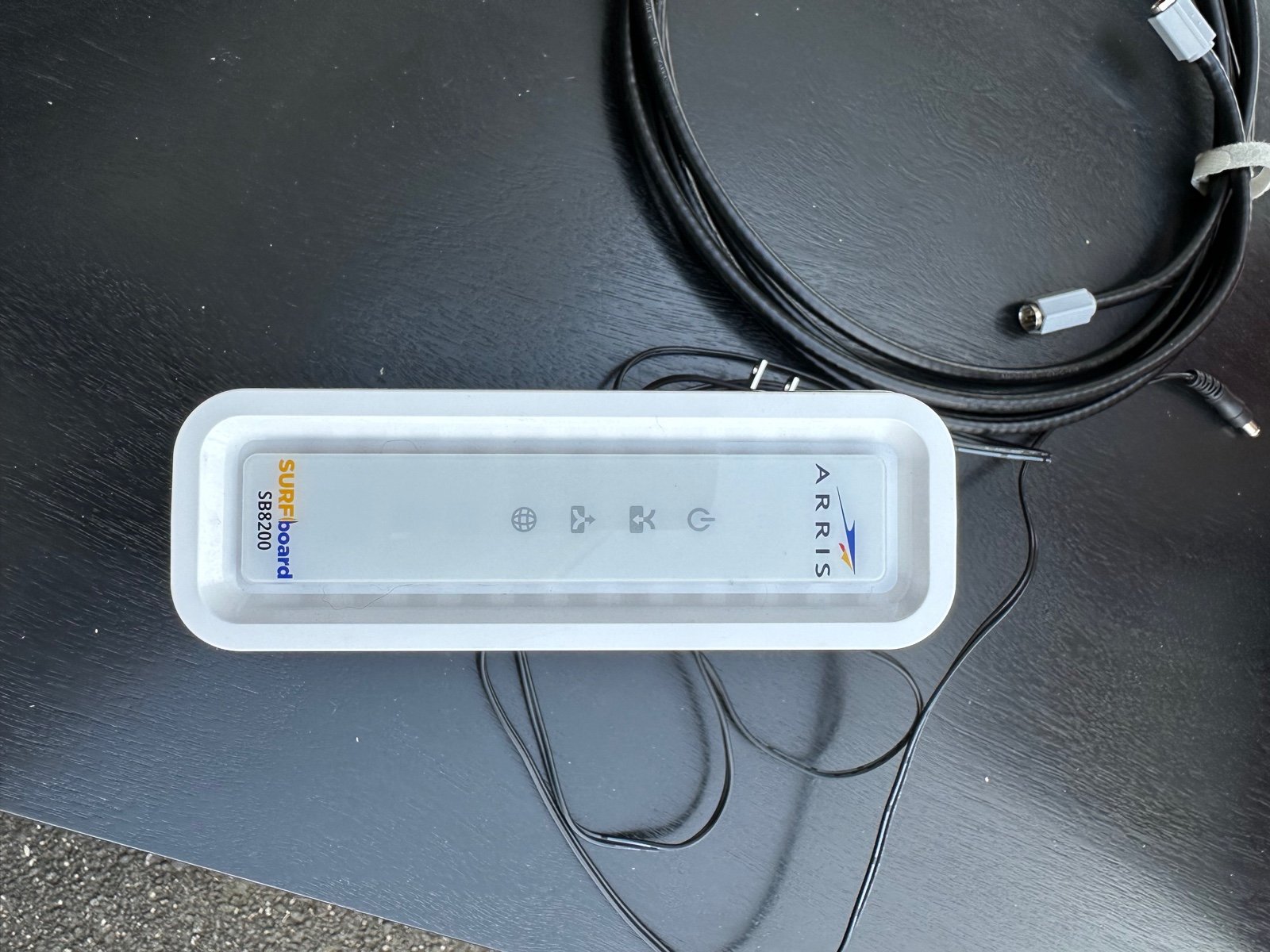 Arris Surfboard SB8200 Modem/ Router
