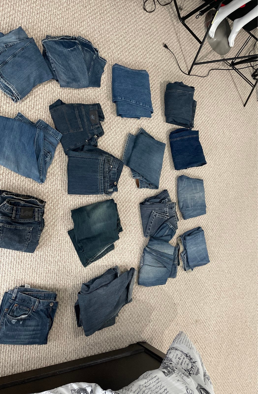 17 pairs of mens 34x30 jeans