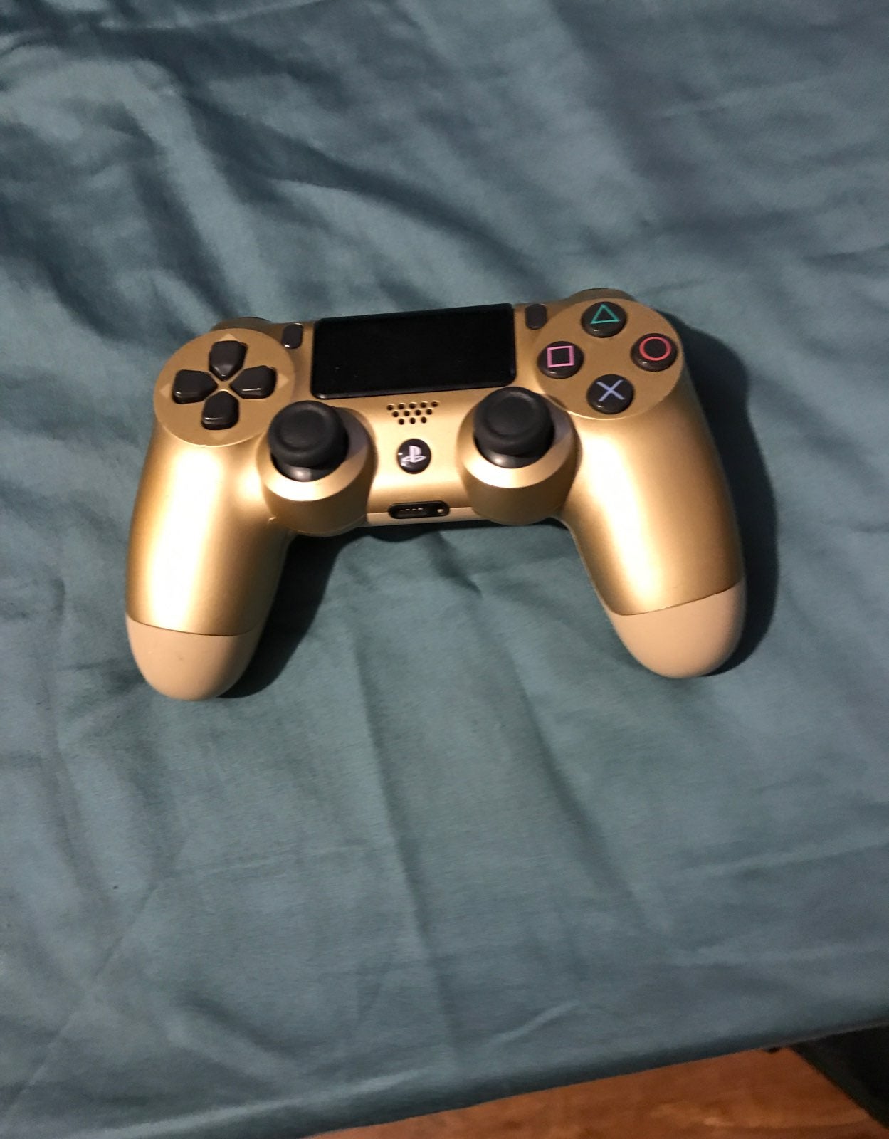 PS4 controller