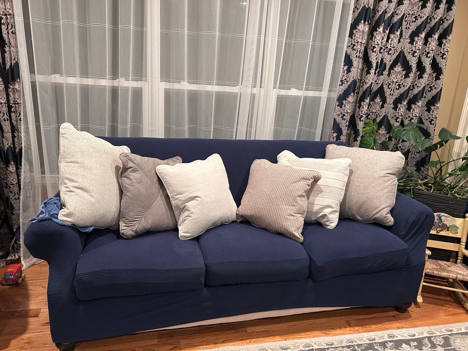 6 Ashley Pillows NEW