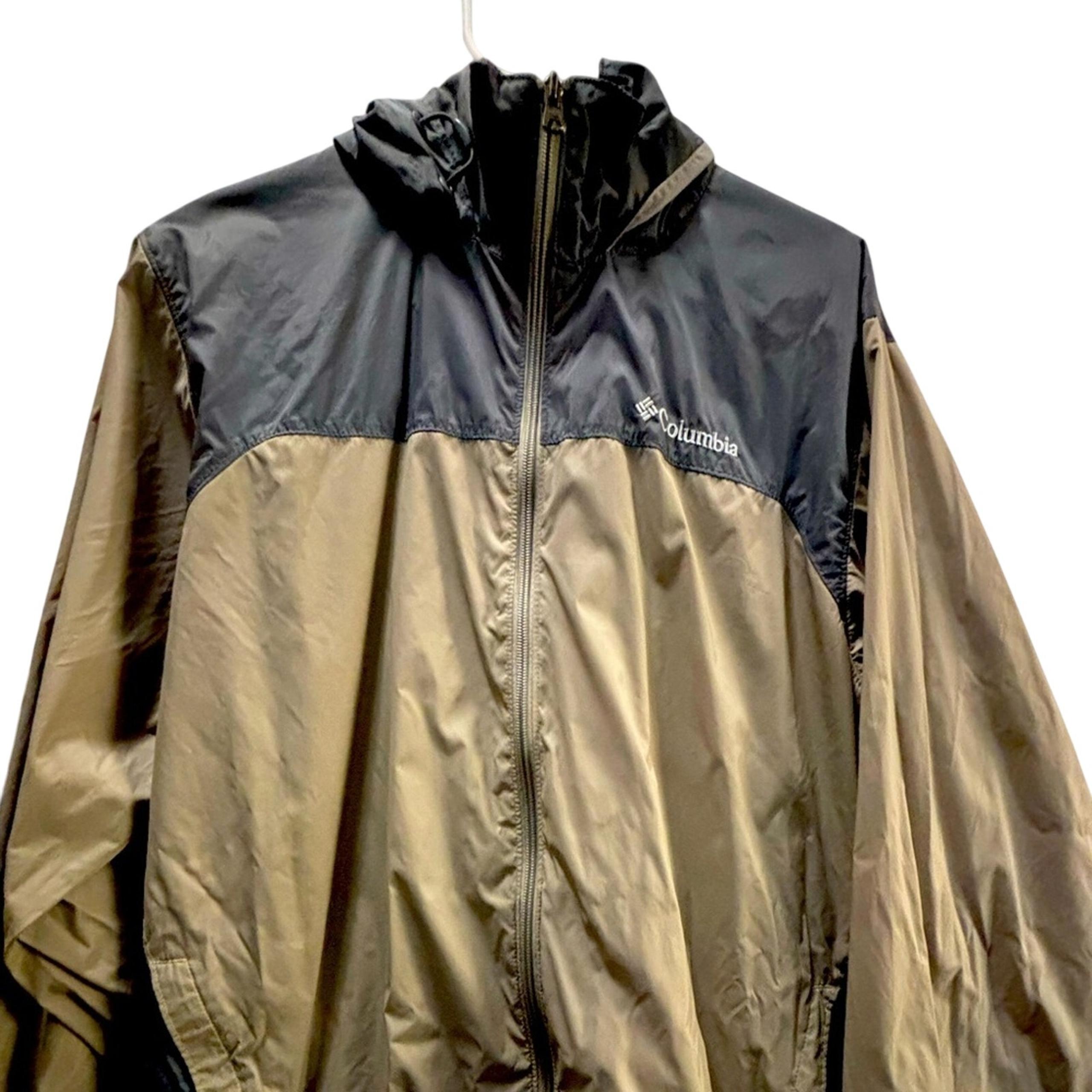 Men’s Columbia Raincoat/Windbreaker.
