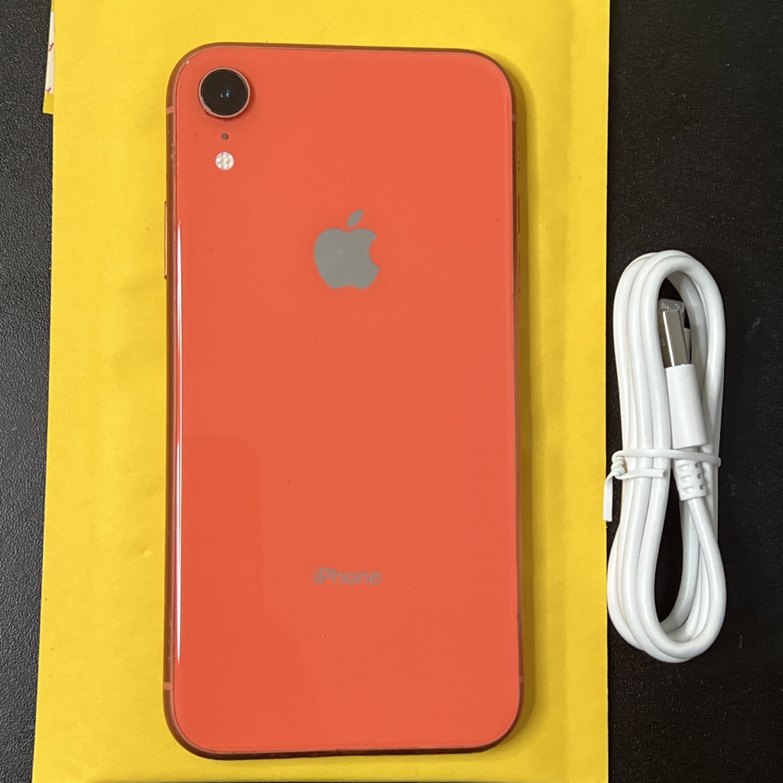 Apple iPhone XR - 64 GB (Factory Unlocked) Coral- Cracked Screen