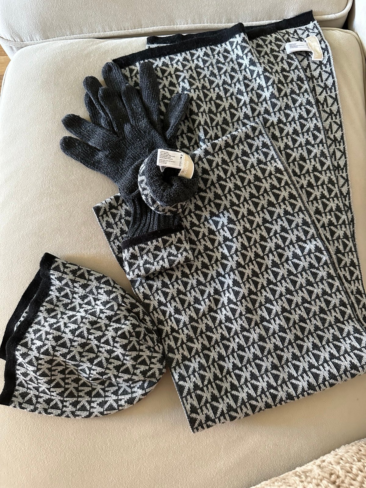 Michael Kors gloves scarf and hat set NWT