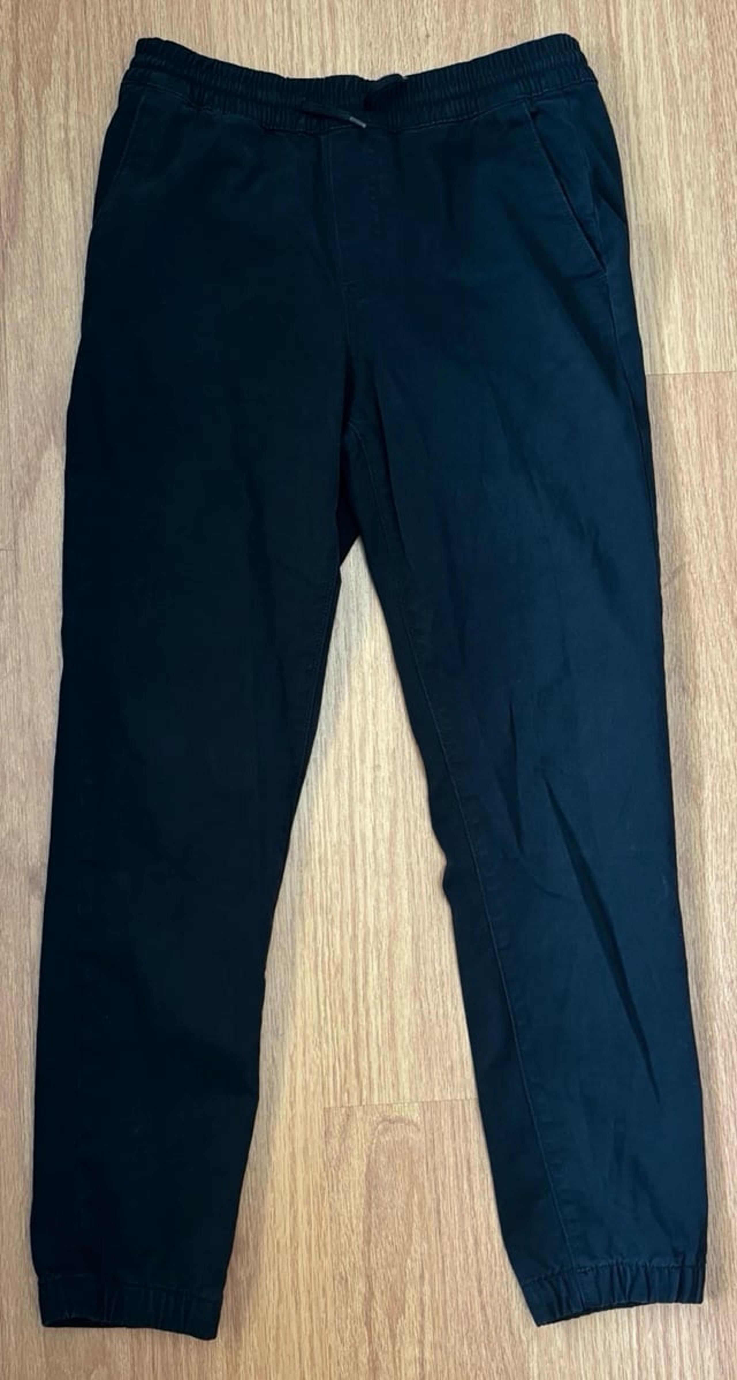 Abercrombie kids jogger size 13/14 regular black