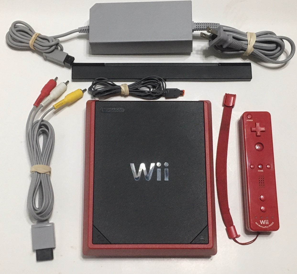 Nintendo Wii Mini Bundle+Remote+FreeGame