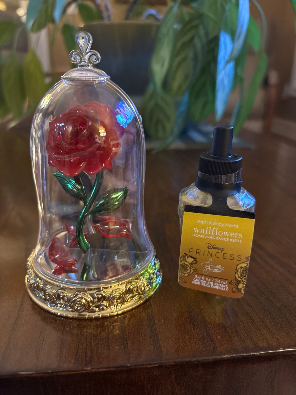 Bath and Body Works Belle wallflower holder and wallflower