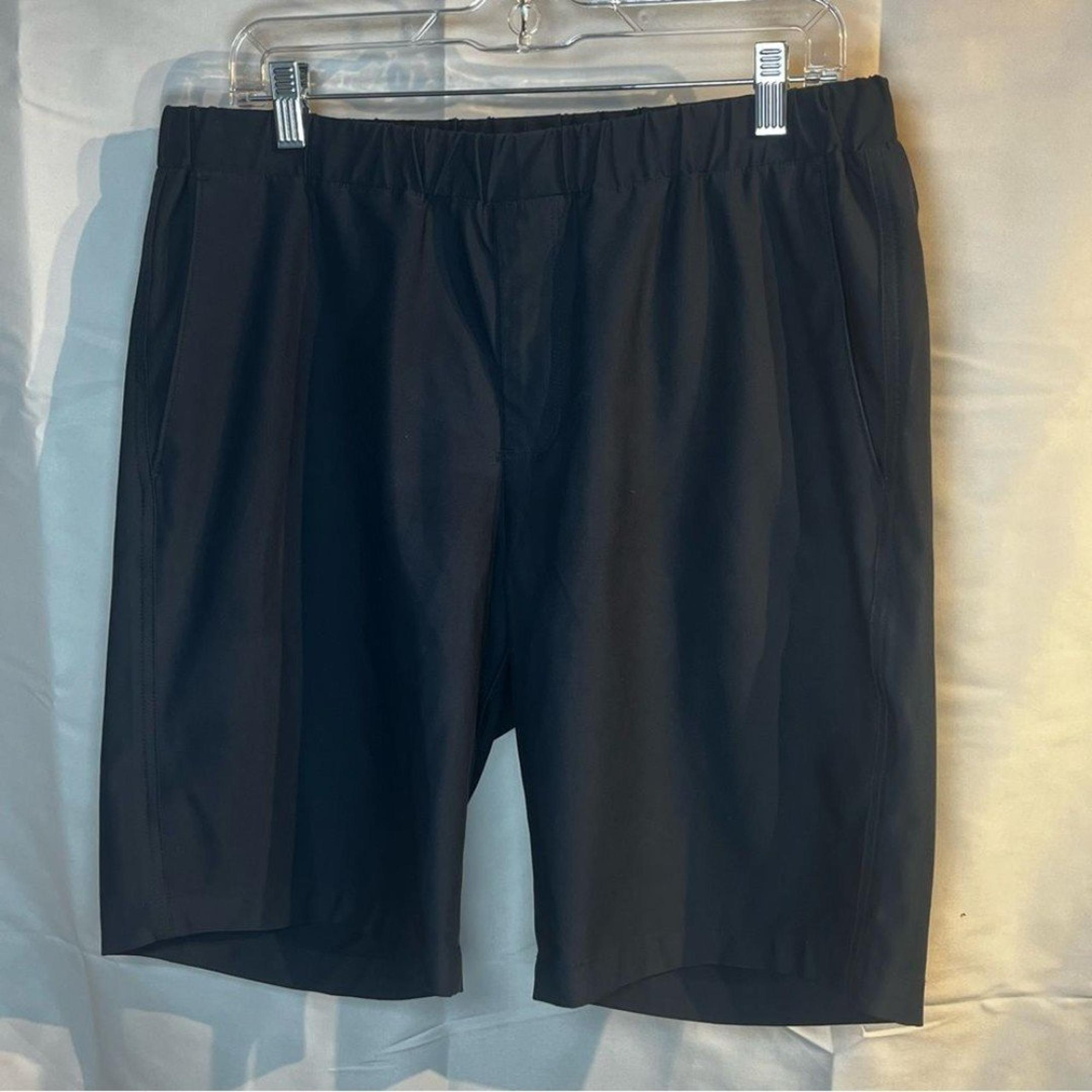 Greg Norman elastic waistband golf shorts dark blue size M