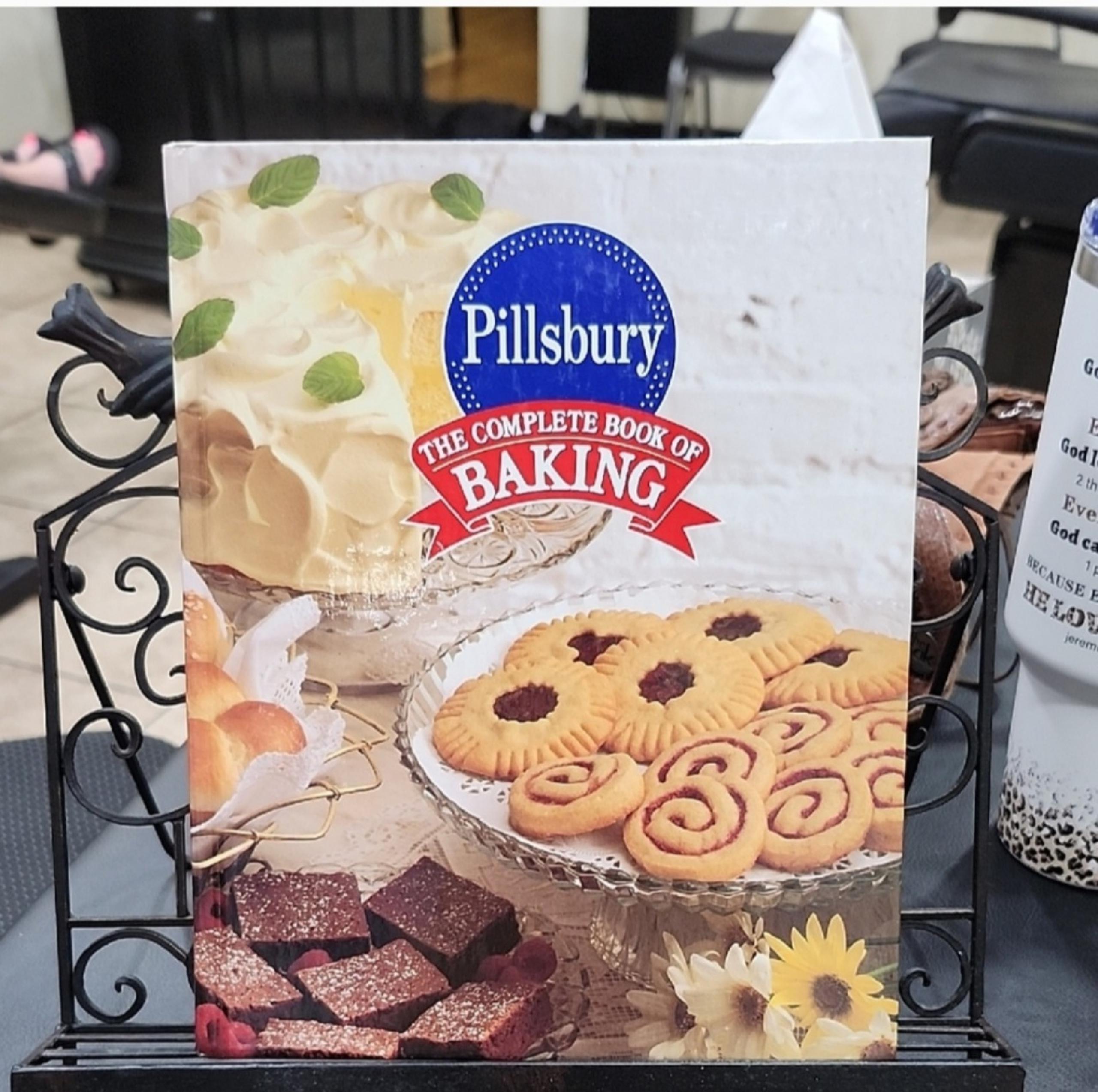 COOKBOOK- THE COMPLETE BOOK of BAKING - Pillsbury