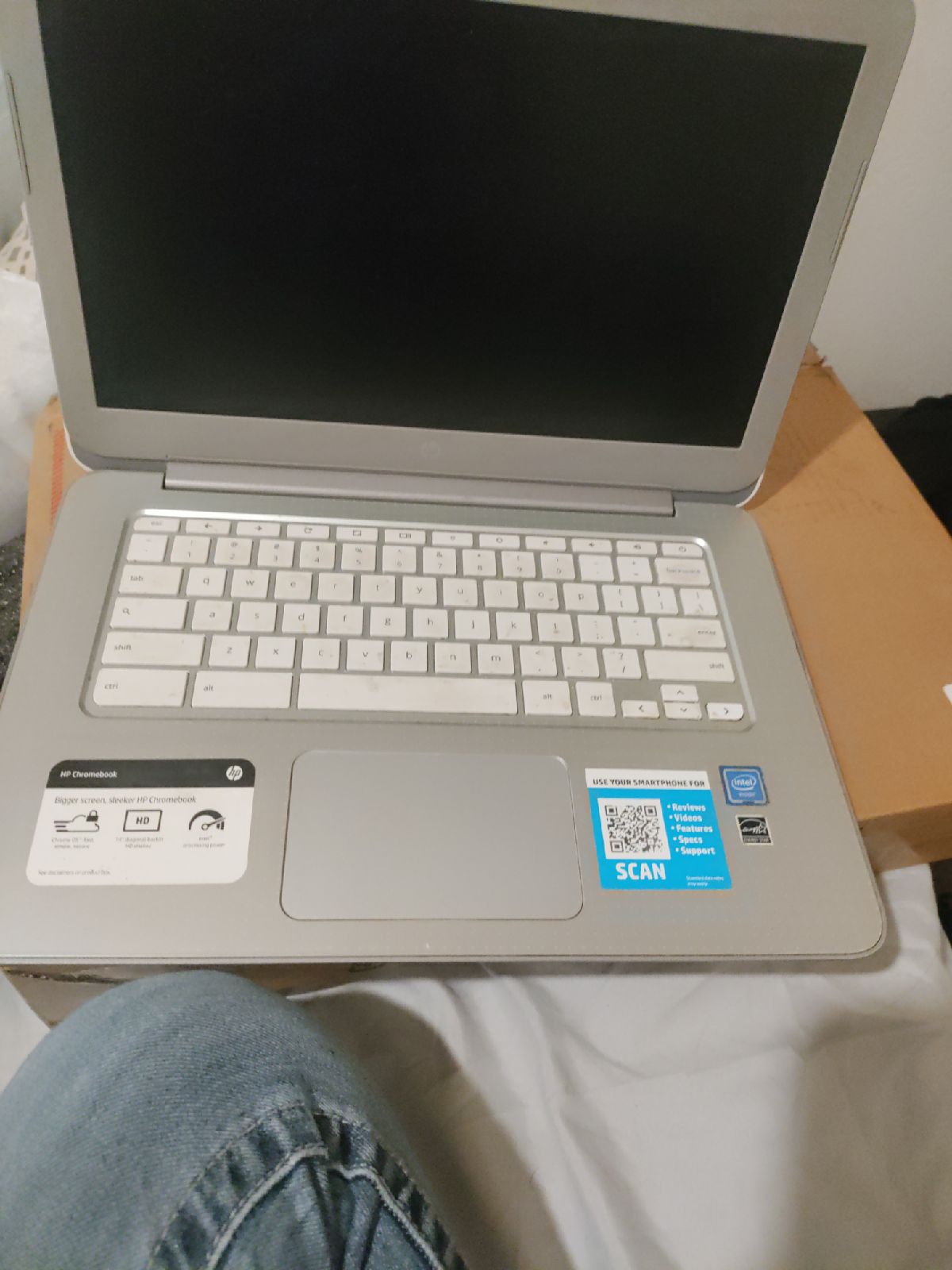 Hp Chromebook 14-ak040nr in white