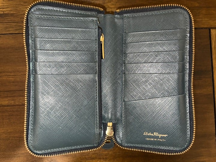 【関税&送料込】Ferragamo Wallet FERRAGAMO Leather Bifold Wallet | Saks Fifth Avenue