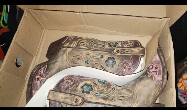 New! Htf! DanPost vintage floral snip toe 6.5